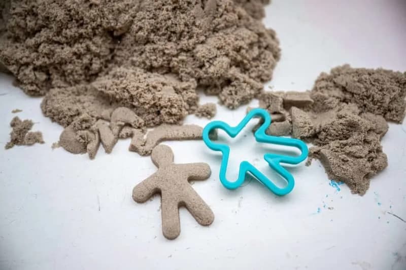 Belgium Urges Pause On Kinetic Sand Sales Amid Asbestos Concerns