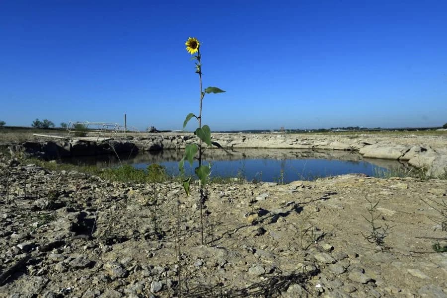 Six-Year Drought Tightens Grip on Southern Plains — Ranchers, Reservoirs and Crops Face Harsh Summer