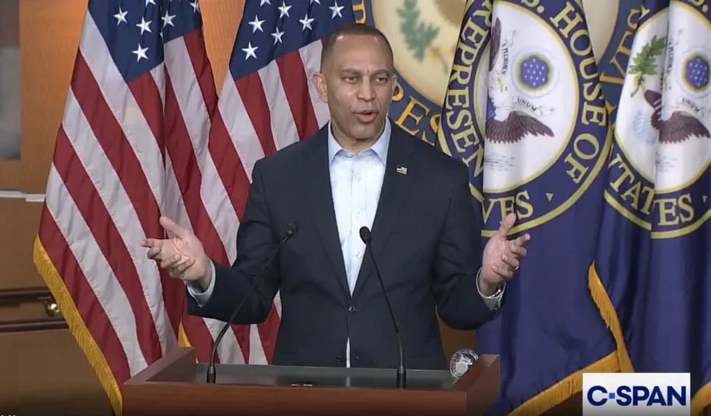 Hakeem Jeffries Slams Rep. Randy Fine as 'Disgusting and Unrepentant Bigot' After Islamophobic Comment