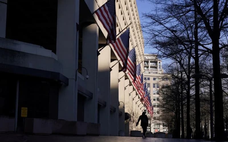 Exclusive: FBI To Ease Vetting For Internal Applicants — Critics Warn Of Lowered Standards