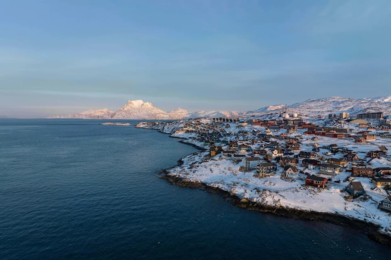 Danish Forces Airlift U.S. Submariner Off Greenland; Trump Proposes Hospital Ship, Drawing Criticism