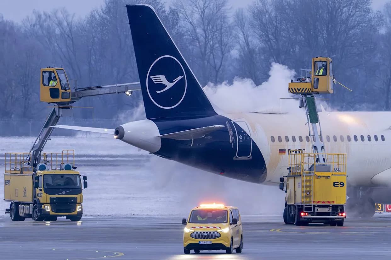 Heavy Snow Strands About 500 Passengers Overnight at Munich Airport After Flights Canceled