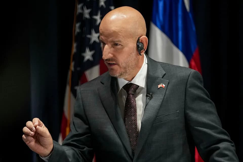 U.S. Ambassador Defends Visa Bans on Three Chilean Officials Amid Submarine Cable Controversy