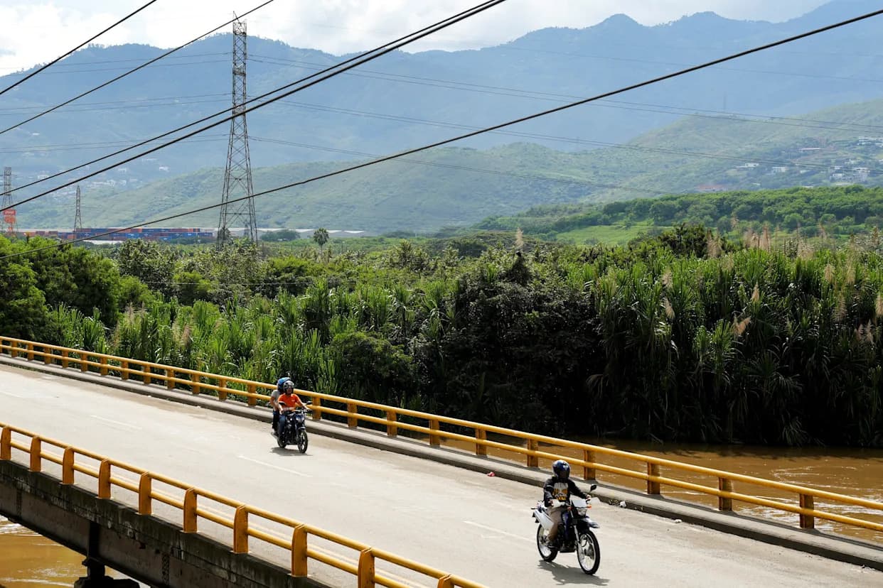 Ecuador Raises Tariffs on Colombian Imports to 50% From March 1, Escalating Trade and Security Standoff