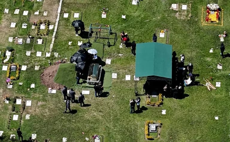 El Mencho Buried Under Heavy Guard Amid Flowers, Narcocorridos and Armored Vehicles