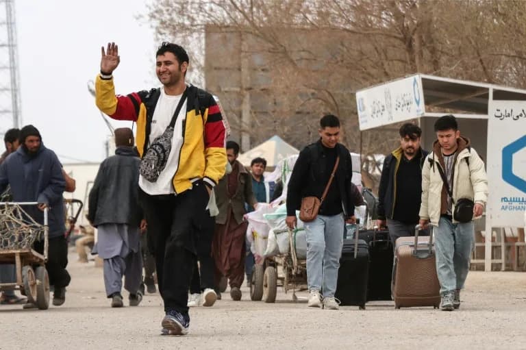 Afghans Flee Iranian Cities, Return Home After Regional Escalation