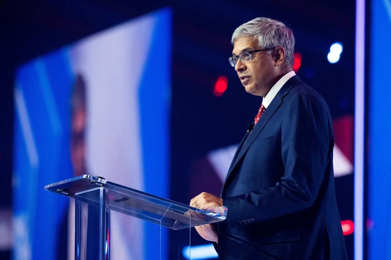 NIH Staff Warn of Leadership Gaps as Bhattacharya Takes On Acting CDC Role