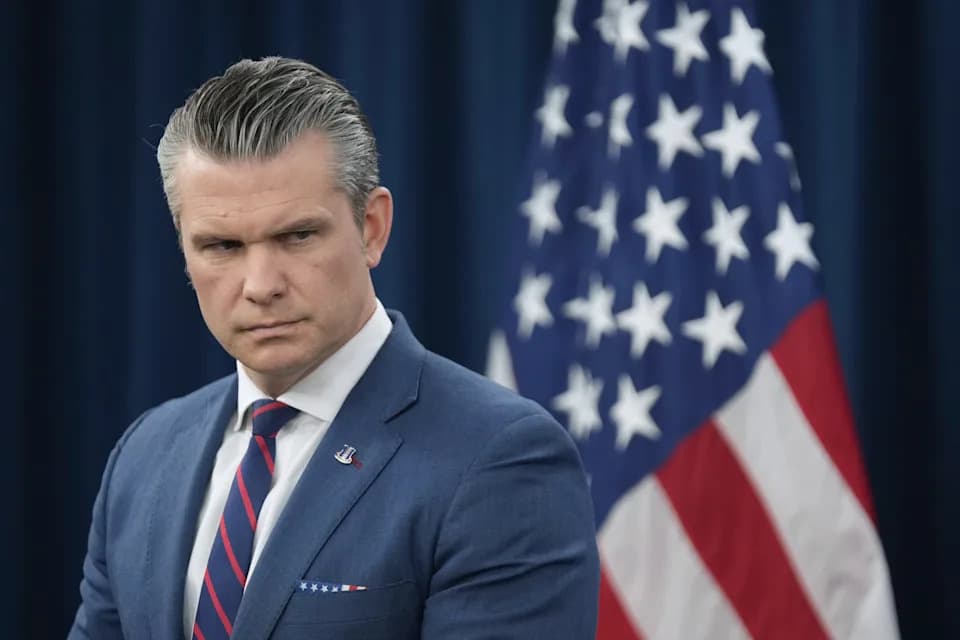 Pentagon Bars Photographers From Hegseth’s Iran Briefings Amid Media-Access Fight