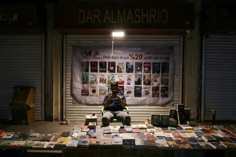 Baghdad Keeps Going as Warplanes Roar: Civilians Juggle Daily Life and Fear