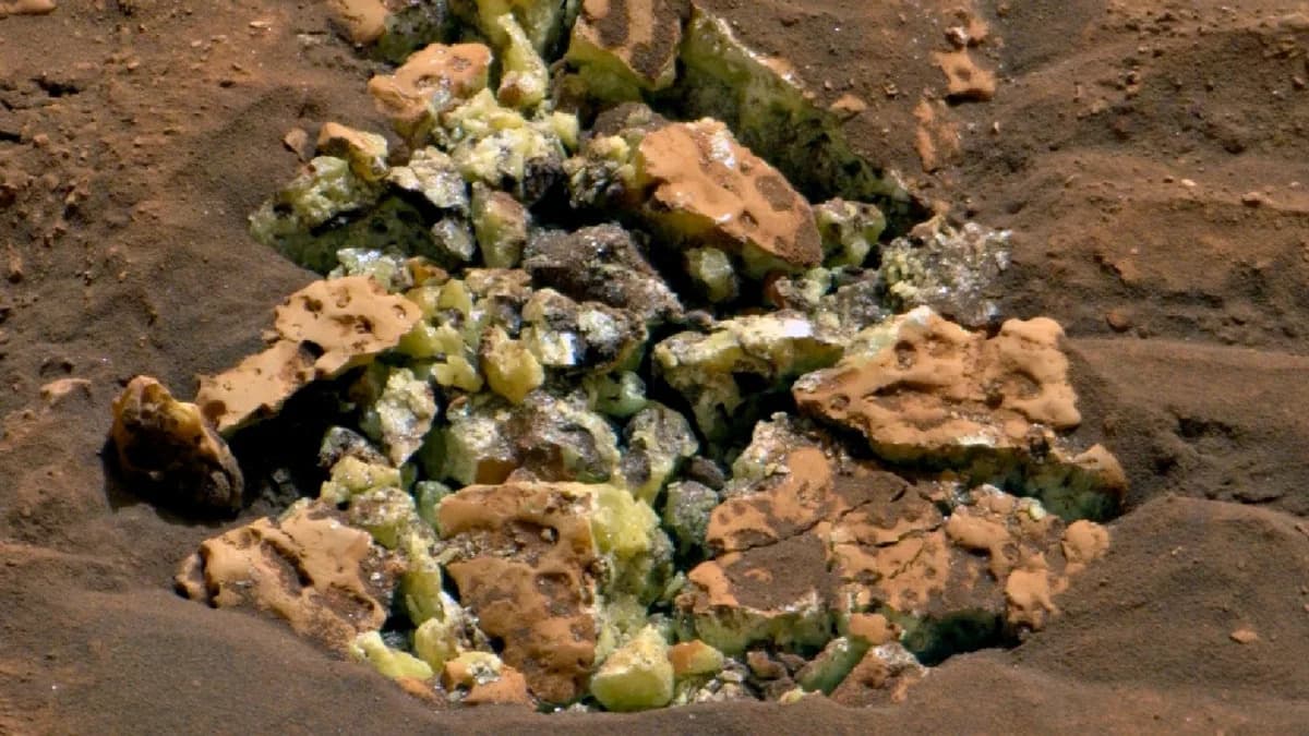 Curiosity Cracked a Martian Rock — and Uncovered the First Pure Sulfur on Mars