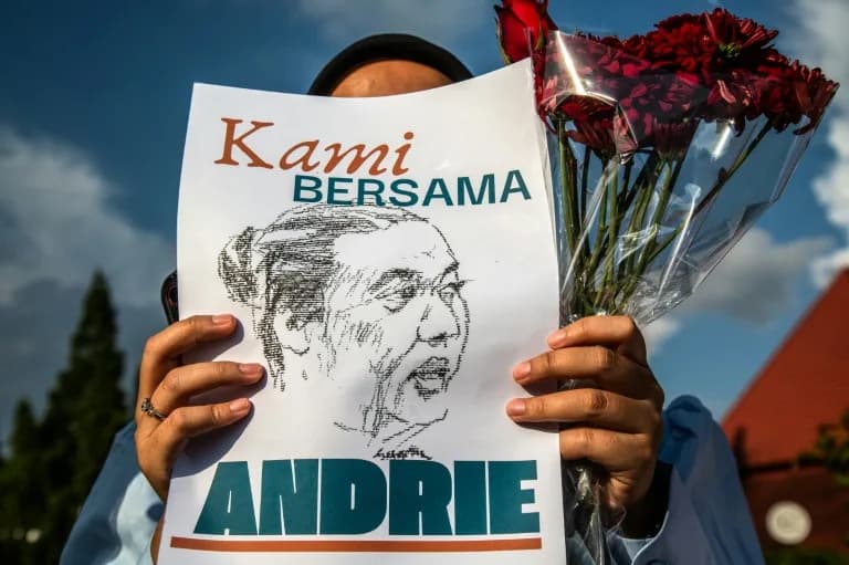 Indonesian Police Hunt Four Suspects After Acid Attack Leaves Rights Activist Critically Injured