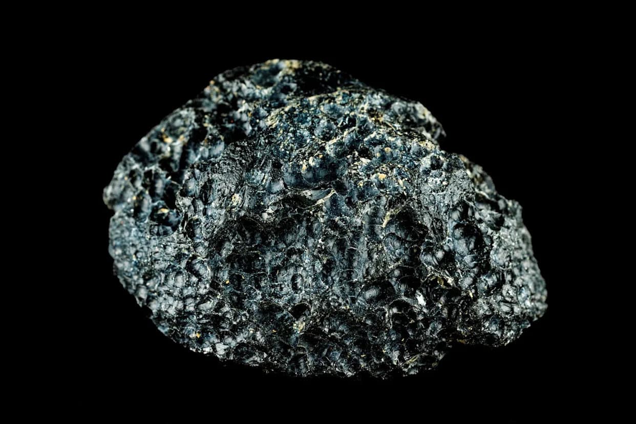 Scientists Uncover 900‑km Field of Glassy Tektites in Brazil — Crater Still Missing