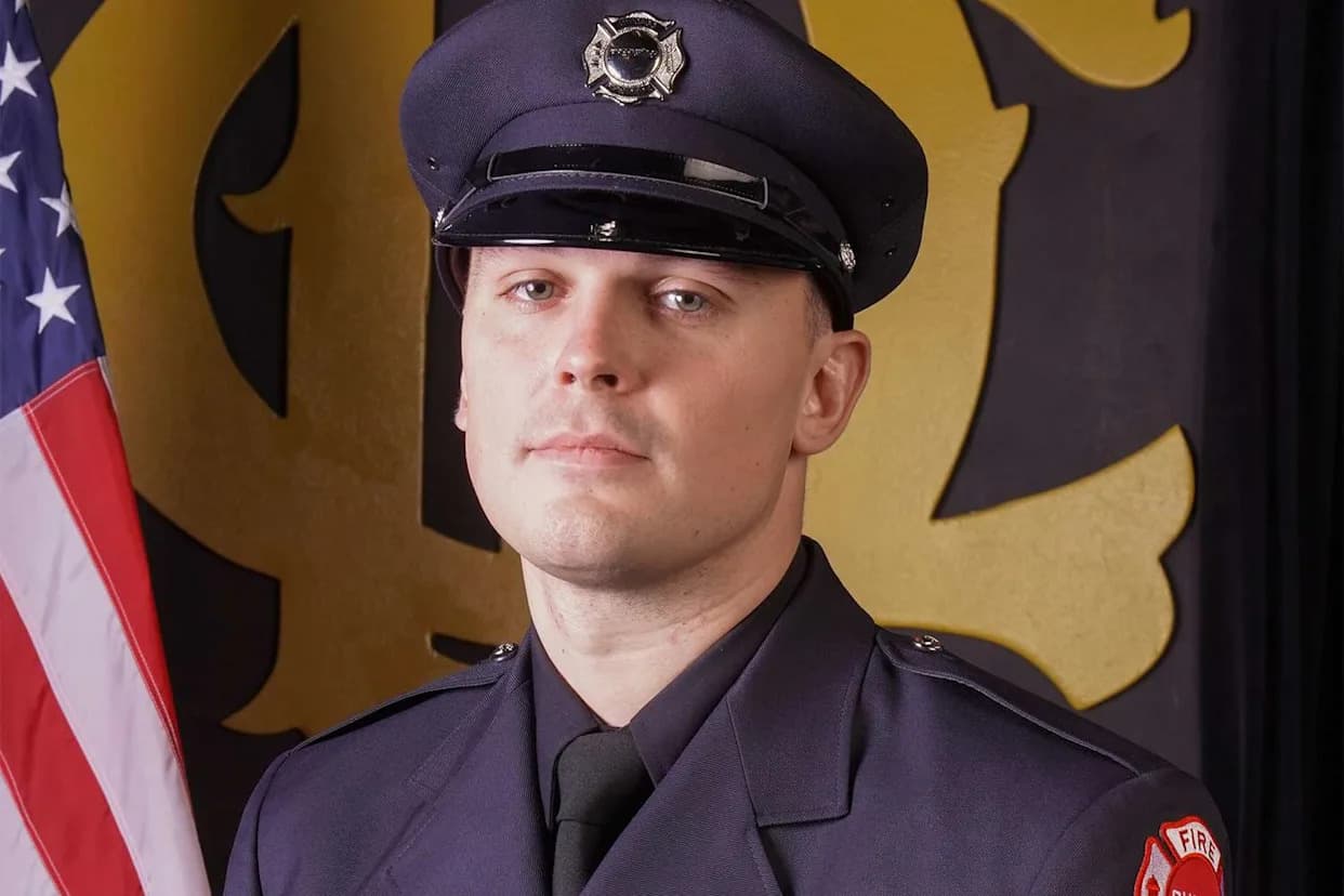 Chicago Firefighter Michael Altman Dies After Floor Collapse While Battling Rogers Park Blaze