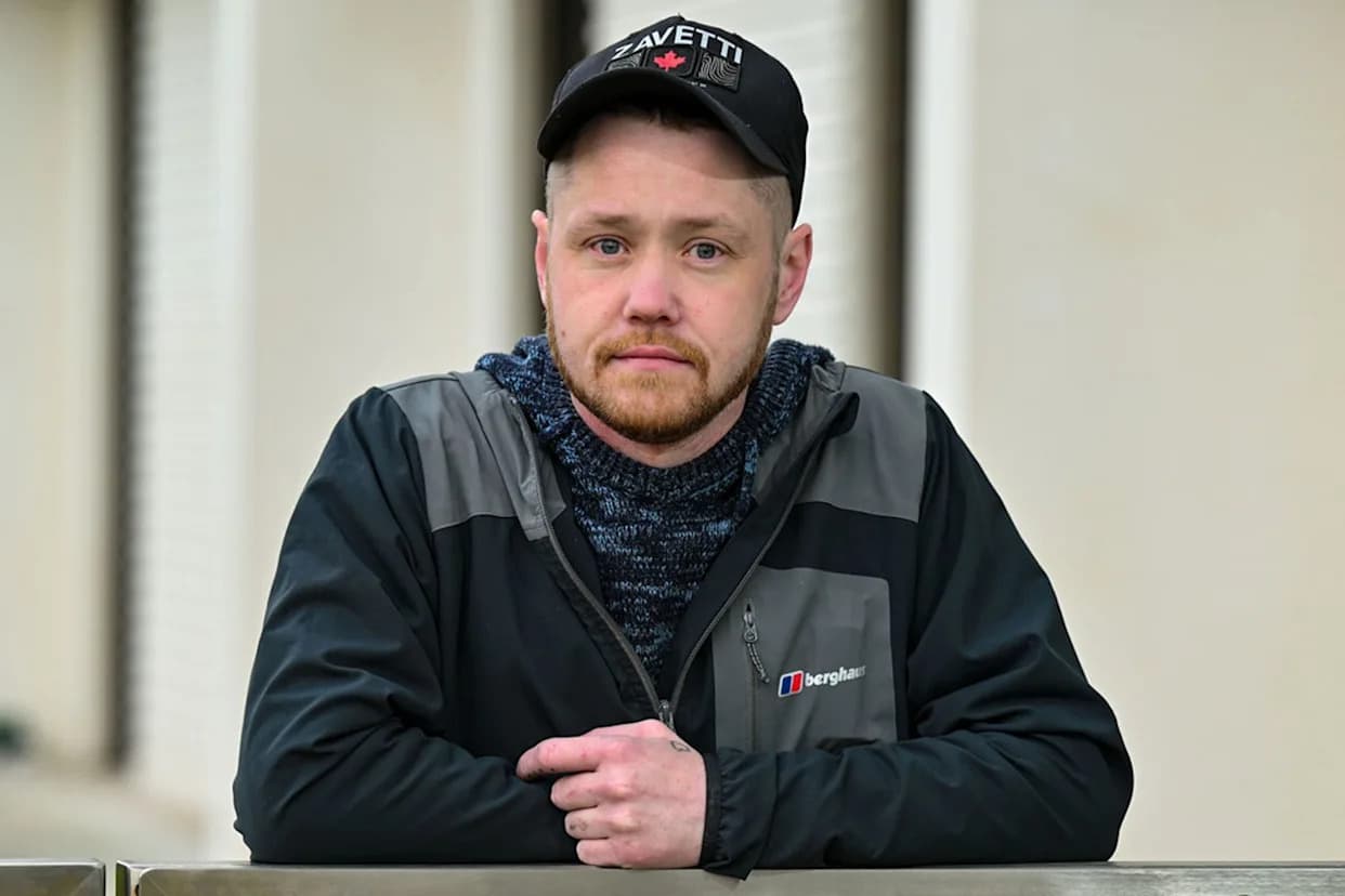 ‘I Stayed With Him’: Hospital Patient Awarded George Medal After Talking Man With Bomb Into Calling Police
