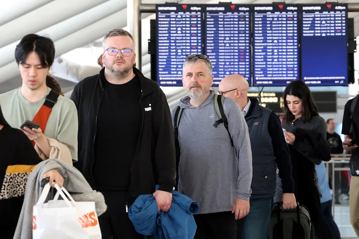 Trump Moves to Fund TSA Without Congress Amid Shutdown, Raising Legal Questions