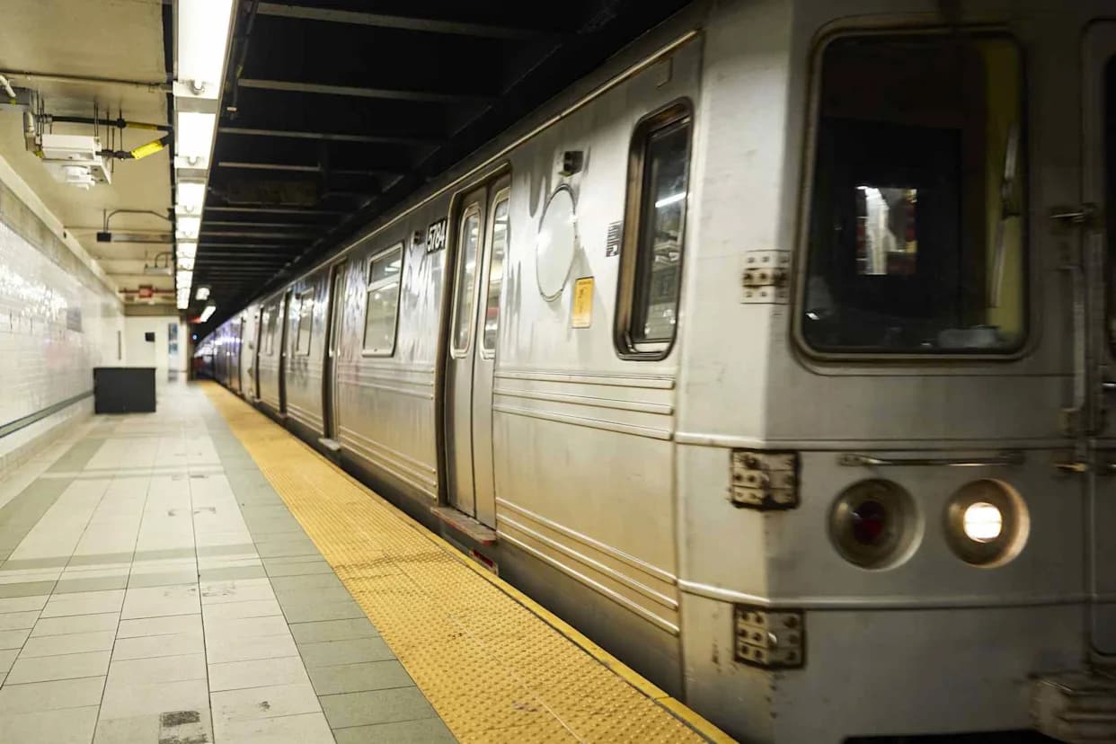 83-Year-Old Veteran Dies After Alleged Push Onto NYC Subway Tracks; Suspect Indicted
