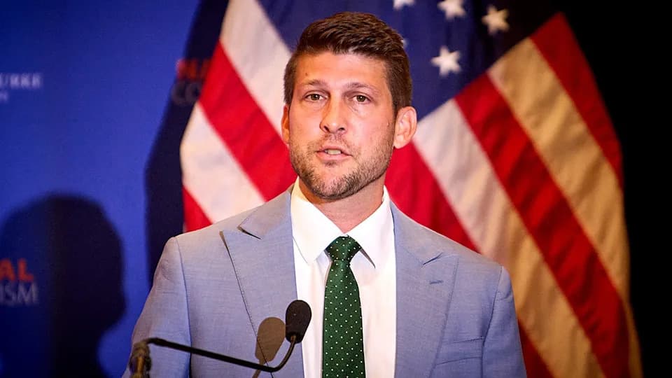 Florida Threatens Big Tech With 'Billions' in Fines as Meta Prepares To Remove Under-14 Accounts