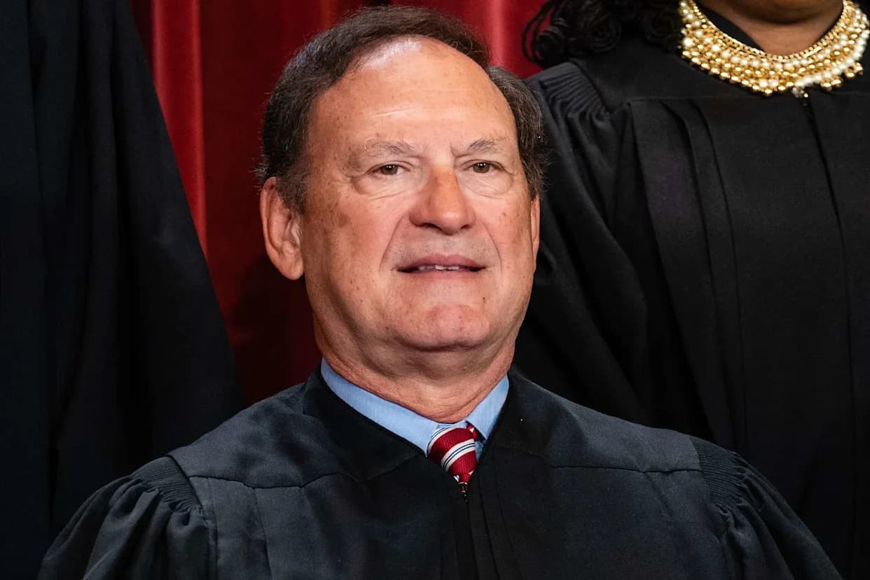 Report: Justice Samuel Alito Hospitalized After Falling Ill at Federalist Society Dinner