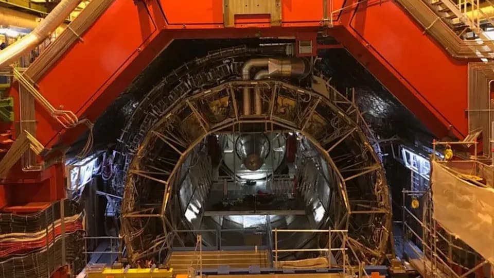 LHC’s ALICE Reveals Clearest Evidence Yet of Quark‑Gluon Plasma — Even in Small Collisions