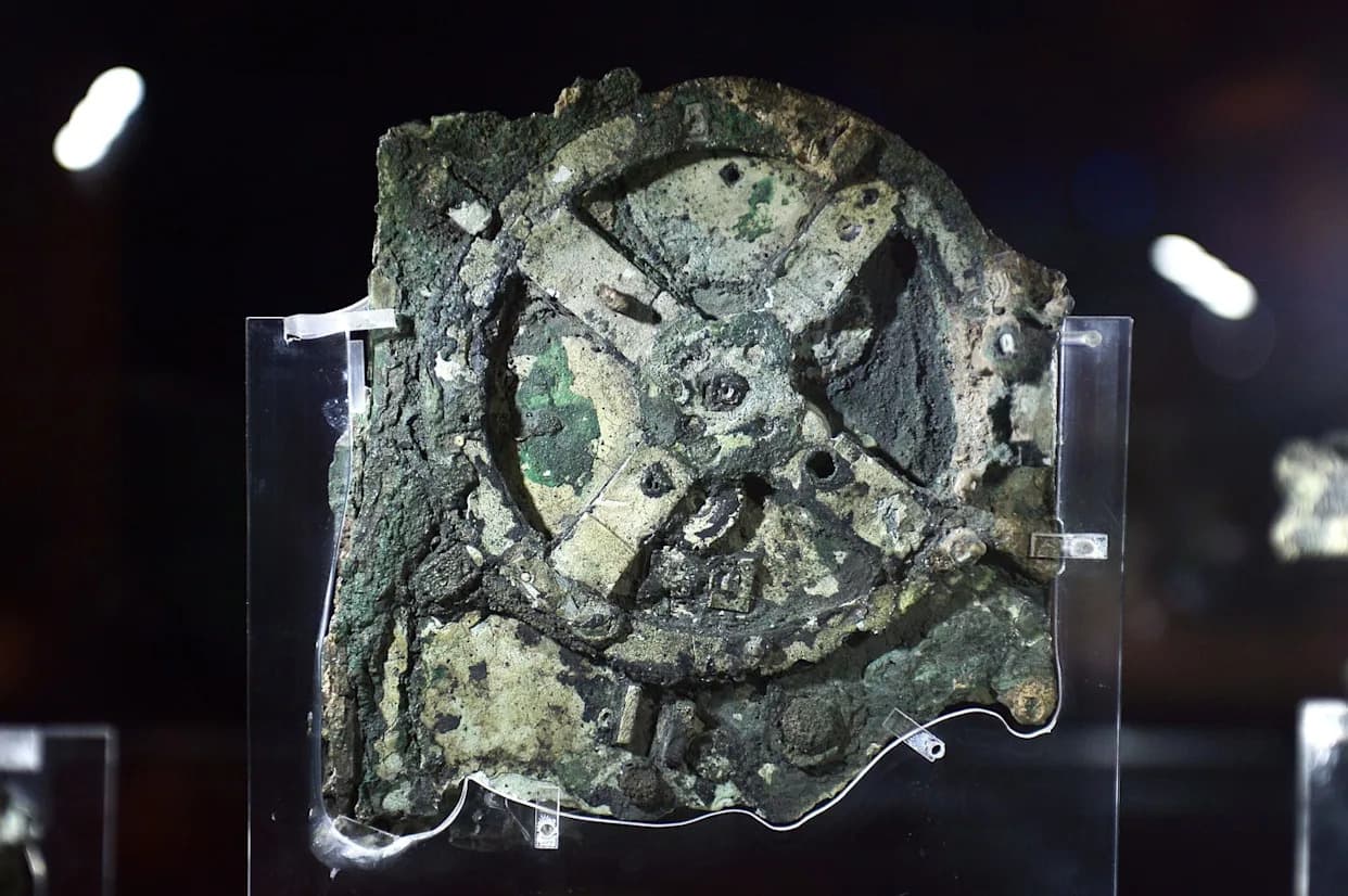 Ancient 'Computer' Decoded: Gravitational-Wave Techniques Show Antikythera Mechanism Tracked the Moon