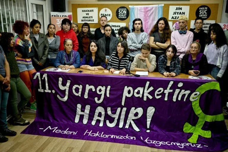 Turkey Puts 11 Genc LGBTI+ Leaders on Trial in Izmir Over 'Obscenity' Charges