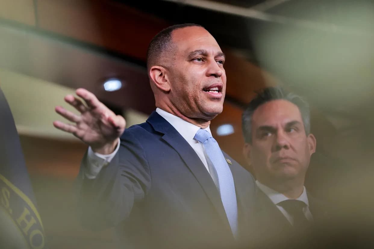 Democrats Move to Rein In Trump’s Iran Campaign as Calls Mount to Invoke 25th Amendment