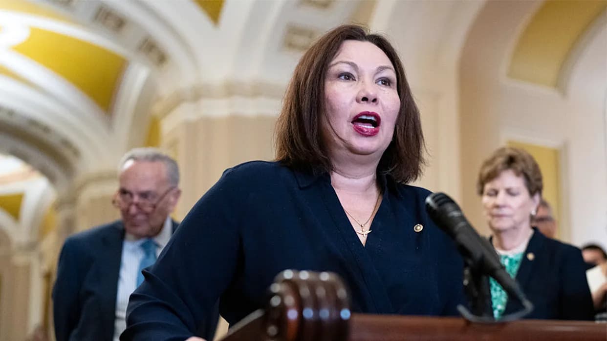 Sen. Duckworth Demands TSA Reinstate Shoes-Off Screening After Watchdog Flags Security Gap