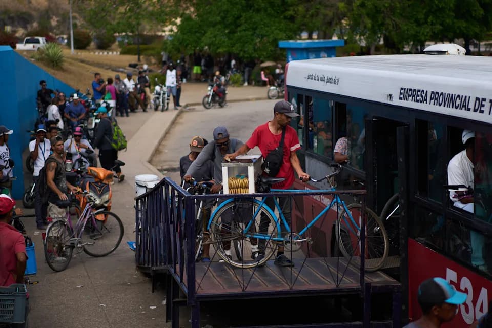 Havana’s Ciclobús Becomes Lifeline as Fuel Shortages Push Commuters Onto Bikes