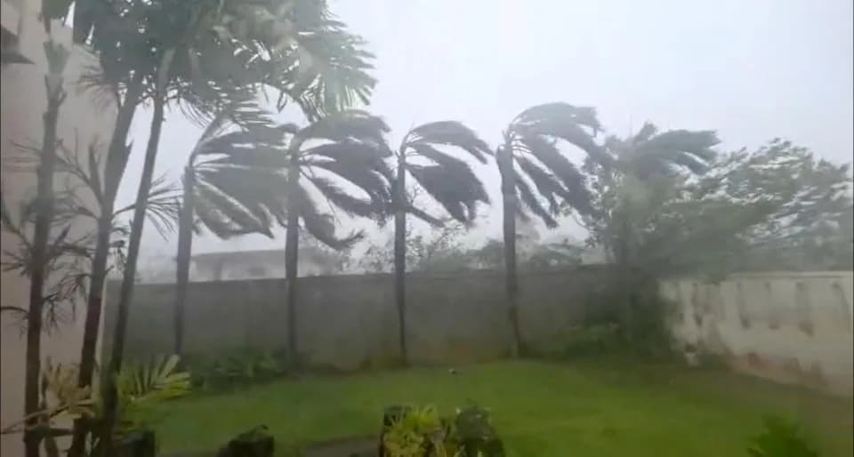 Typhoon Sinlaku Slams Northern Mariana Islands After Reaching Super Typhoon Strength