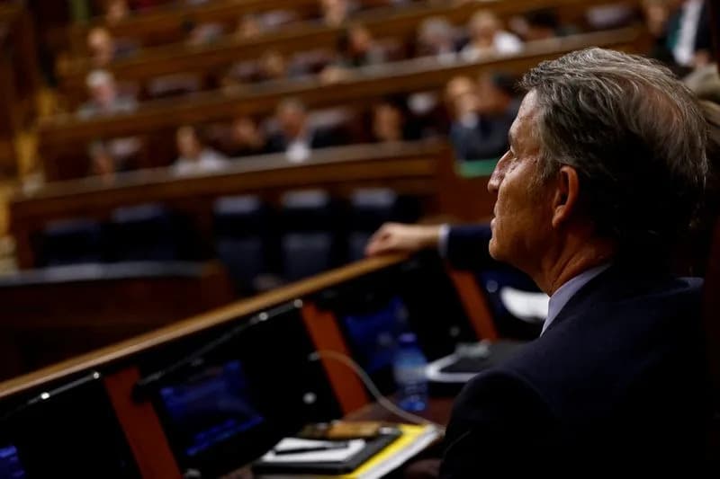 Vox and Conservatives Strike First Regional Coalition in Extremadura, Boosting Right-Wing Momentum