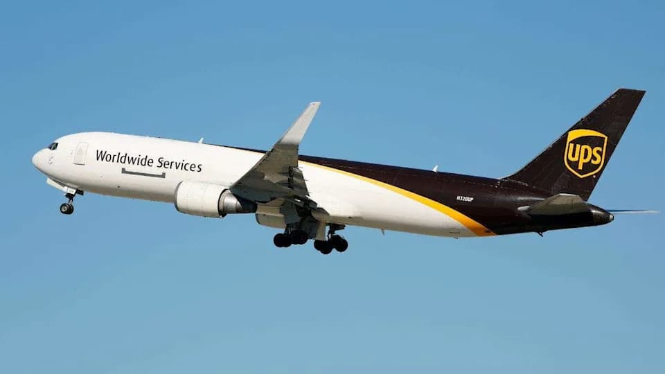 UPS Boeing 767 Aborts Landing After Unauthorized Aircraft Enters Runway at Louisville