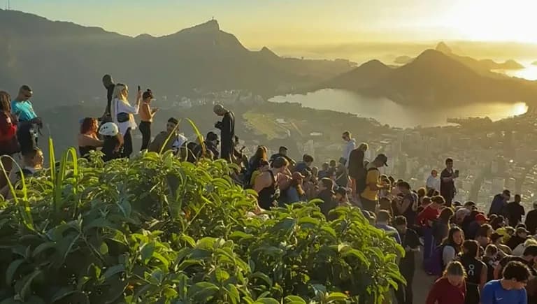Gunfight Traps Over 200 Tourists at Rio's Iconic Two Brothers Hill — 3 Arrests, No Injuries