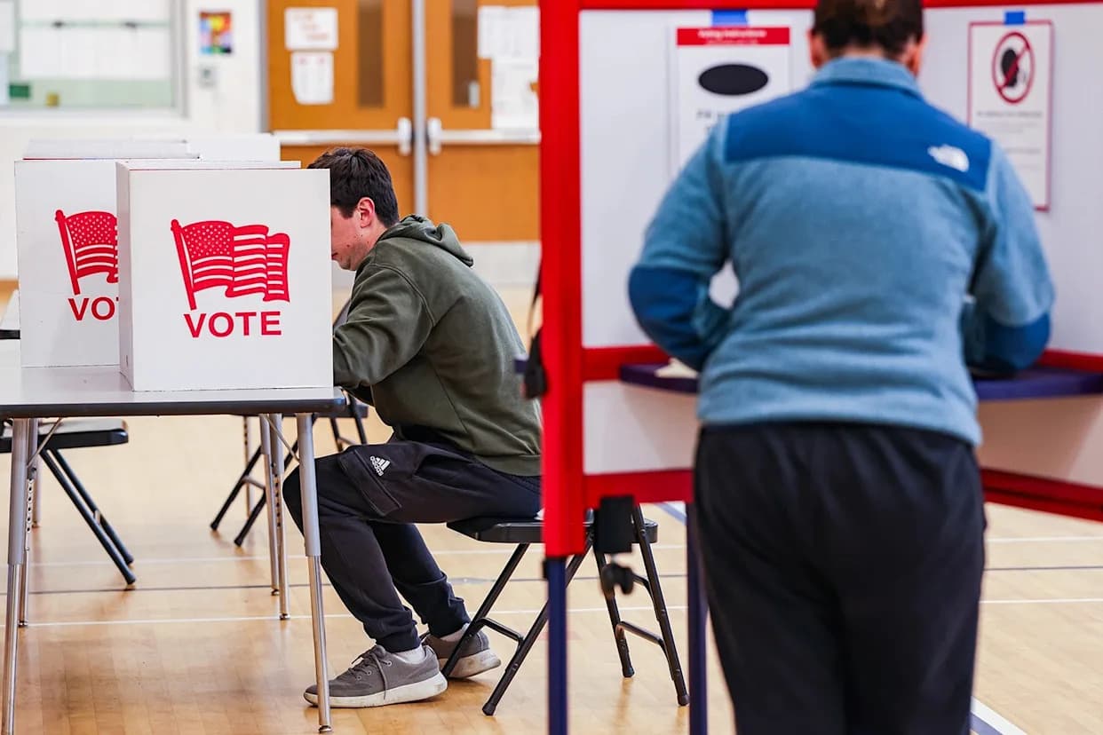 Trump Calls Virginia Redistricting Vote 'Rigged' After Narrow Loss — A Preview Of Midterm Messaging