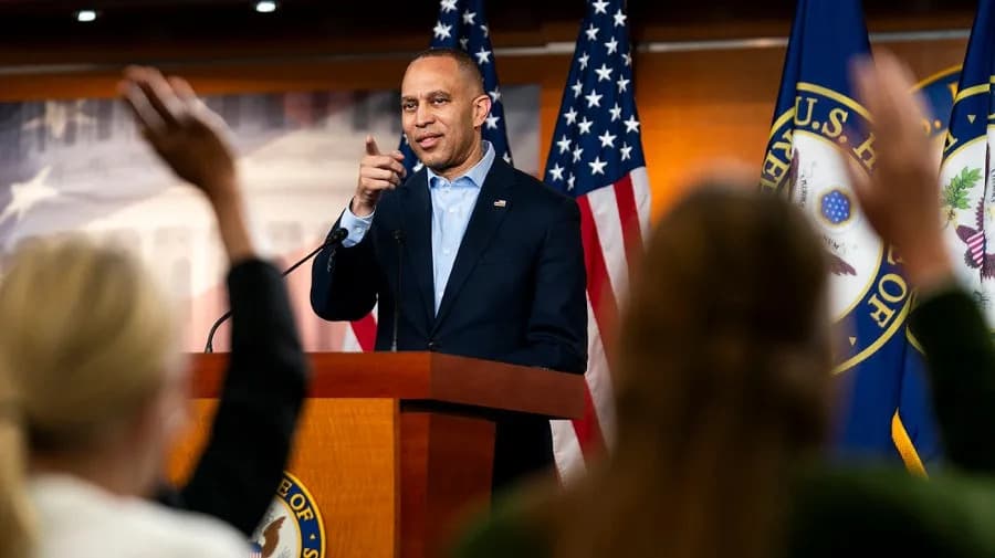 Jeffries Warns Florida GOP Redraw Could Backfire, Calls It a ‘Dummymander’