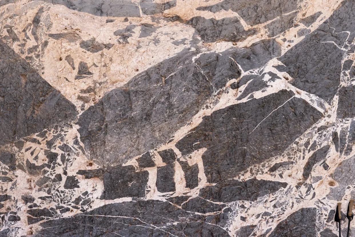 Researchers Crack a 200-Year-Old Dolomite Mystery — 300 Atomic Layers Grown in the Lab