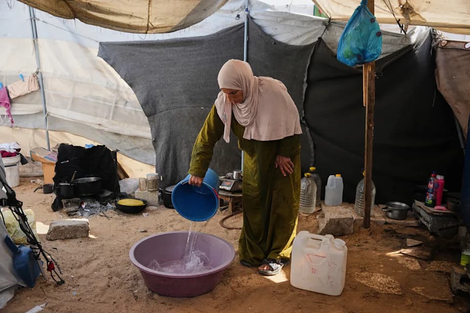 Gaza’s Water Crisis Persists Six Months After Ceasefire as Crowds Scramble for Trucked Supplies