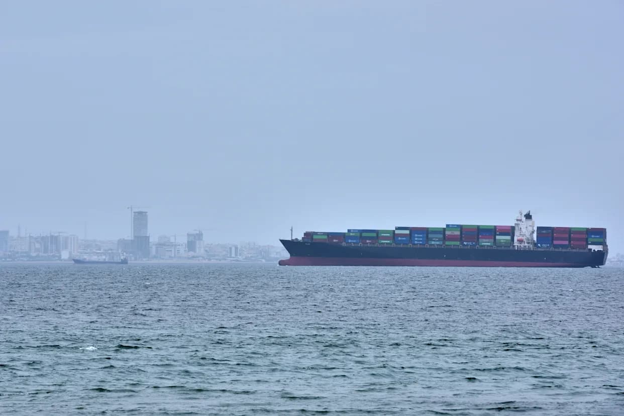 UKMTO: Bulk Carrier Attacked by Multiple Small Craft Off Sirik, Iran