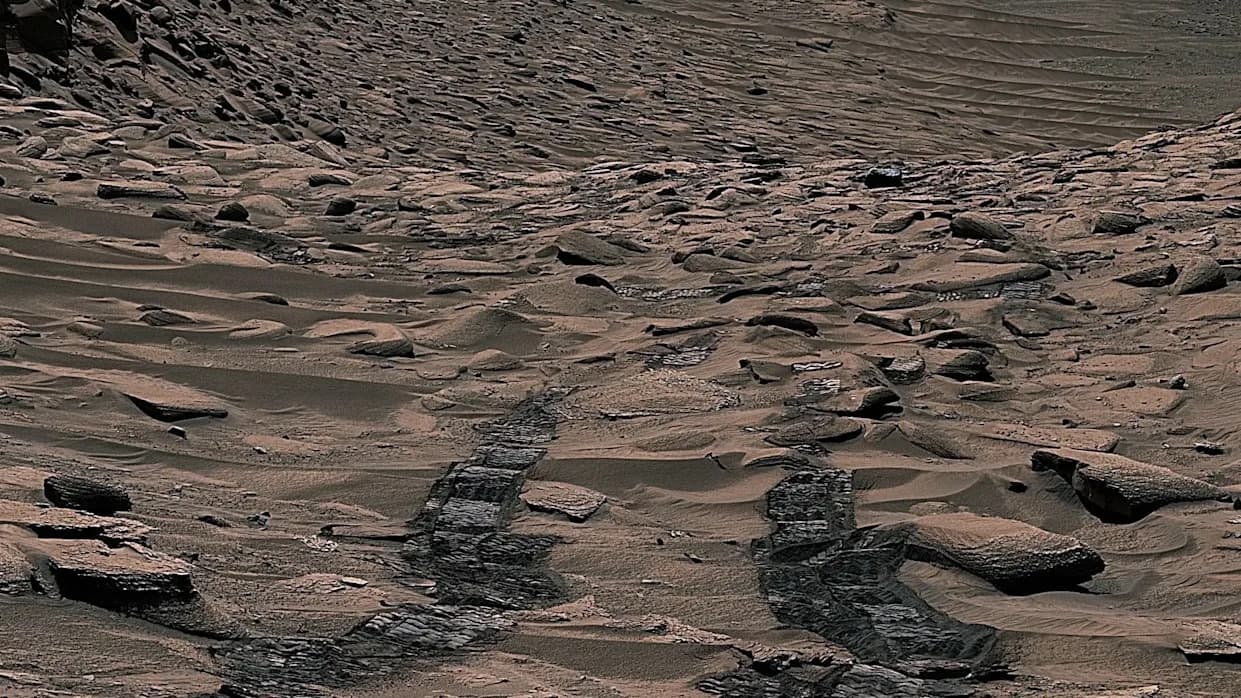 NASA Timelapse Tracks Six Years of Curiosity’s Climb — And the Sand It Leaves Behind