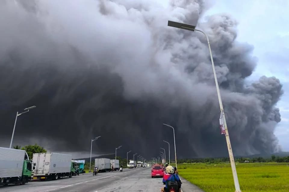 Over 300 Families Evacuated After Massive Ashfall From Mayon Volcano