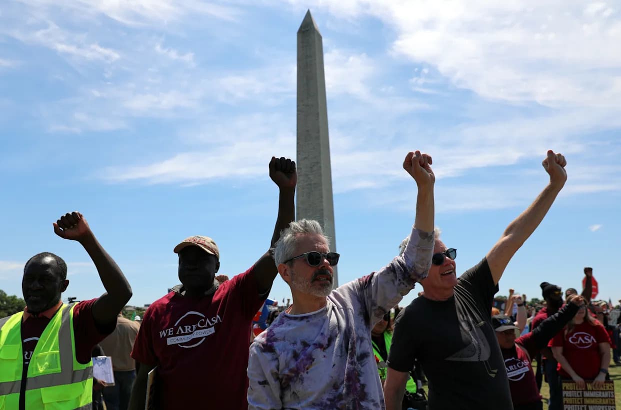 Suspect Opens Fire on National Mall After Confrontation With Secret Service; Bystander Struck