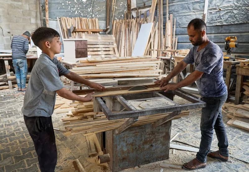 Gaza Carpenters Turn Shipping Pallets Into Essential Beds As Wood Supplies Dry Up