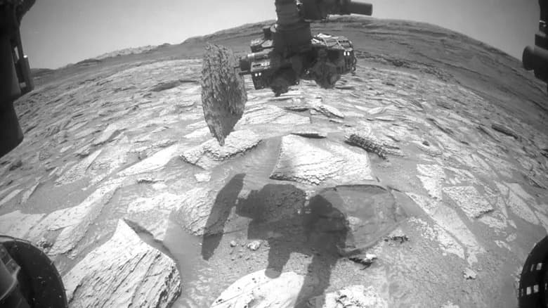 Curiosity’s Drill Snags a 30‑lb Martian Slab; Arctic Seafloor Reveals 478 Species — Artemis II Photo Drop