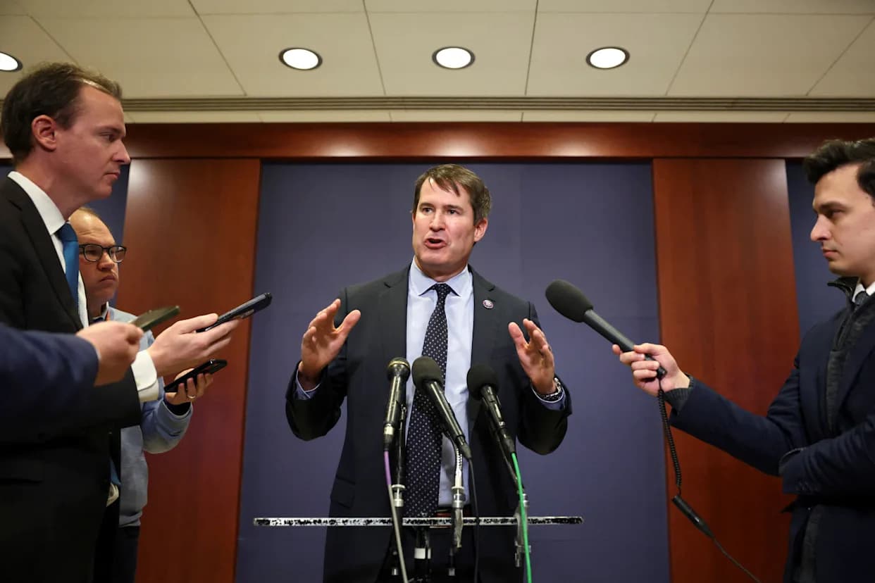 Younger Democrats Confront 'Gerontocracy' — Moulton Challenges 80‑Year‑Old Markey