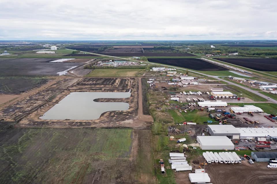 Lawmakers Push Bipartisan Bill to Curb China-Owned U.S. Farmland Near Military Sites