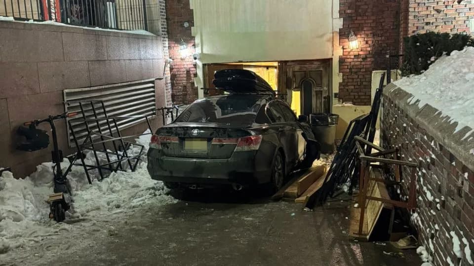 Man Pleads Guilty After Driving Car Five Times Into Chabad Lubavitch Headquarters in Brooklyn