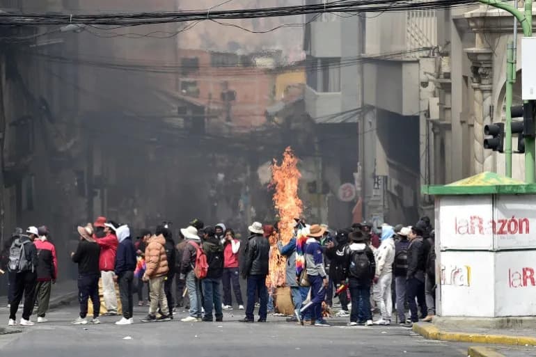 Clashes in La Paz: Thousands March for Morales as Explosions and Tear Gas Rock Capital