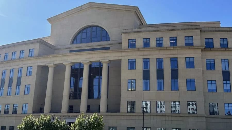 High-Profile Democrats Challenge Georgia Supreme Court Seats — Live Results And Stakes