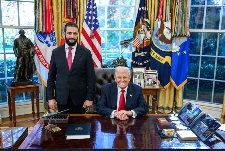 Trump’s Unusual White House Gift: Gold-Statuette Colognes and a Cringeworthy Note