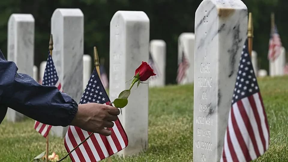 ‘Nobody Should Go Alone’: 1,500 Strangers Turn Out To Honor WWII Navy Veteran With No Known Family