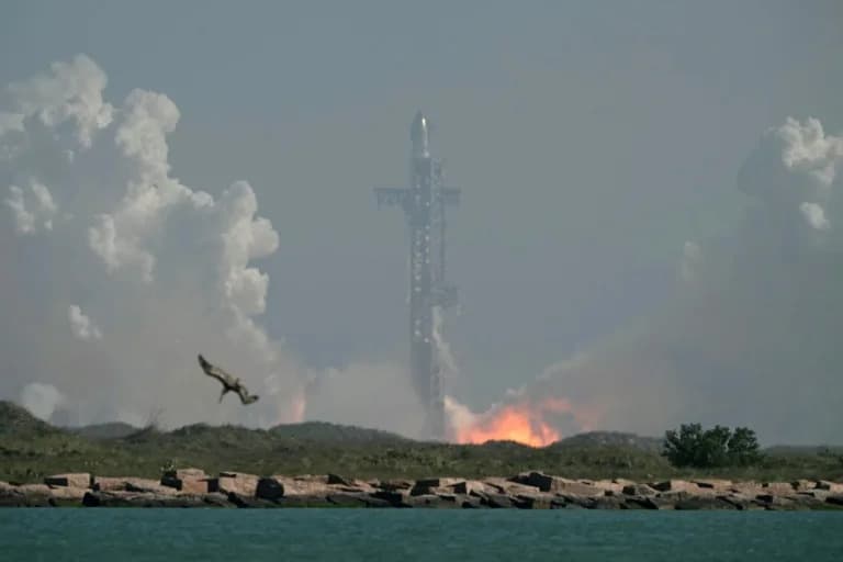 Starship V3 Test: Controlled Splashdown, Booster Falls — SpaceX Advances Toward Lunar Goals